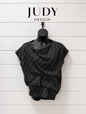 Judy Design Québec Black & Silver Shimmer Top One Size